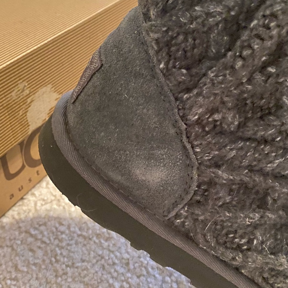 ❄️ Grey Lattice Cardy Uggs - Picture 8 of 12